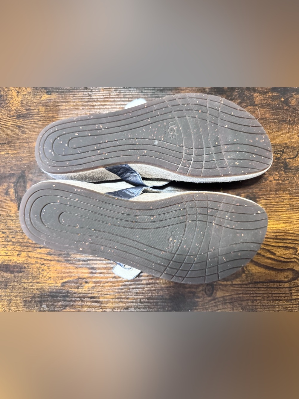 UGG Australia Metallic Gunmetal Leather & Sheepskin Thong Sandals Size 8 - Picture 11 of 11